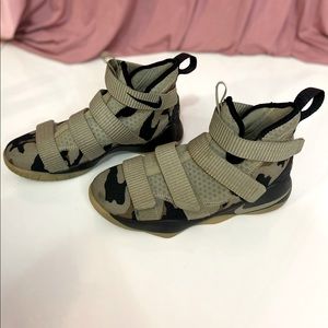 Lebron James basketball shoes